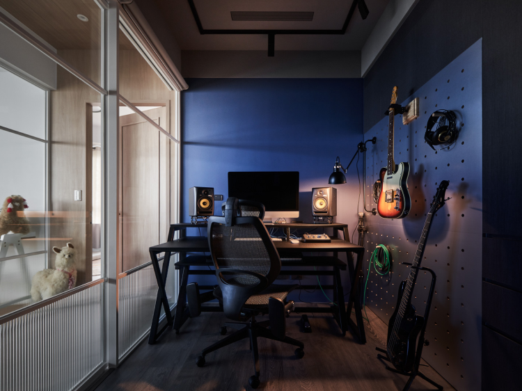 Home Studio Of A Famous Rock And Roll Band