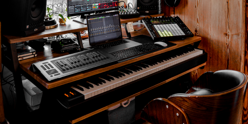 wavebone_abous_studio_desk