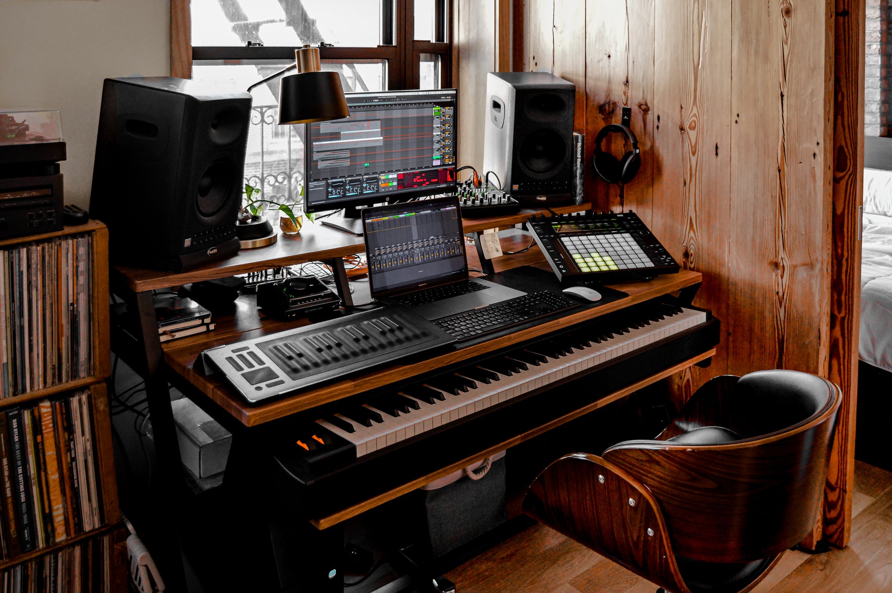 Headquarter Studio Workstation
